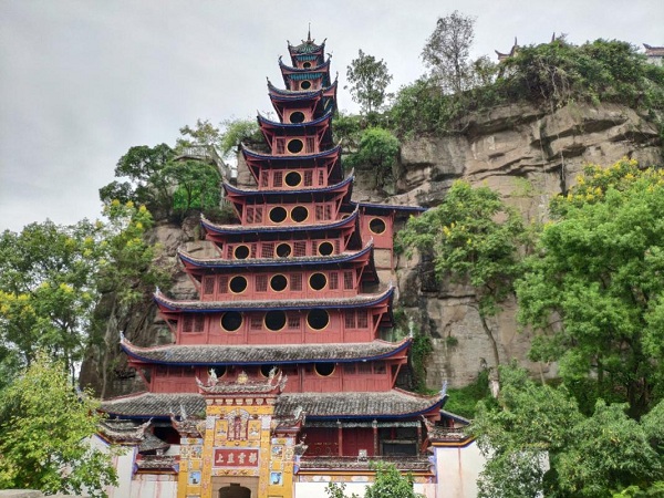 Media workers visit Shibaozhai in Chongqing