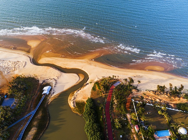 New wetlands help to transform tourist capital 