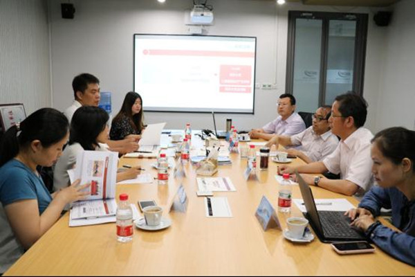 Delegation from Shanghai Law Society visits SICIP