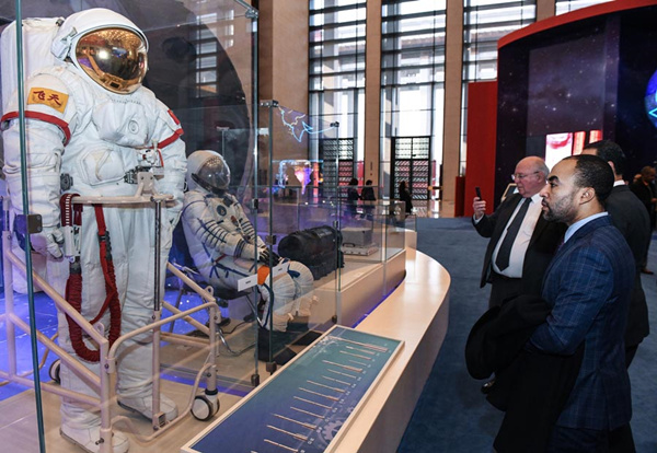 Foreign diplomats, scholars visit reform and opening-up exhibit in Beijing