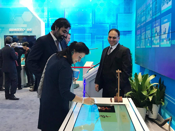Foreign diplomats, scholars visit reform and opening-up exhibit in Beijing