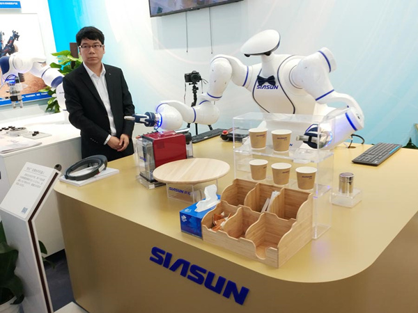 Foreign diplomats, scholars visit reform and opening-up exhibit in Beijing