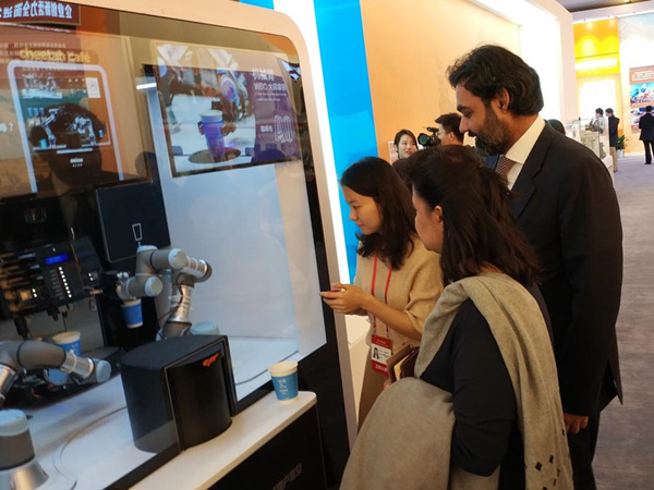 Foreign diplomats, scholars visit reform and opening-up exhibit in Beijing