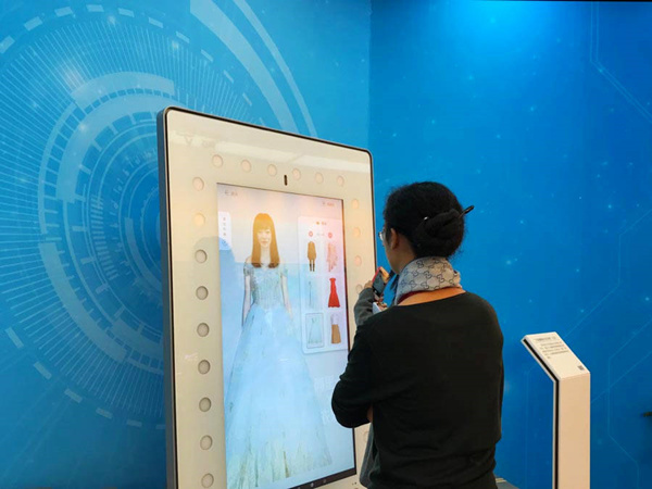 Foreign diplomats, scholars visit reform and opening-up exhibit in Beijing