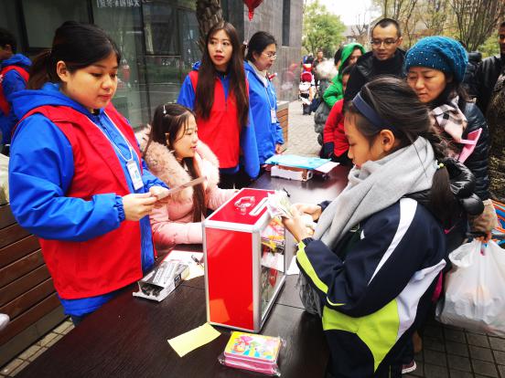 Charity sale held in Chengdu to aid children with CHD