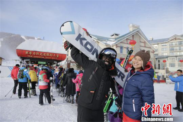 Yabuli ski resorts open to first batch of tourists