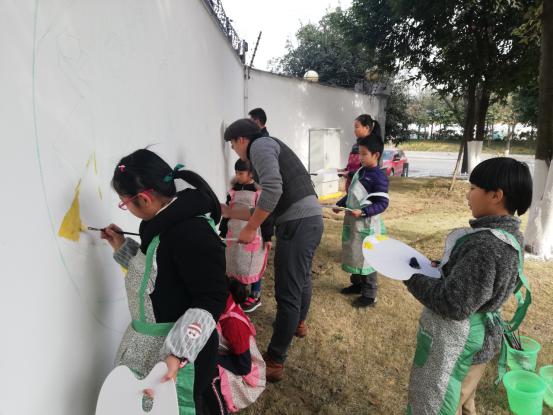 Community explores new model of social governance with Int'l school