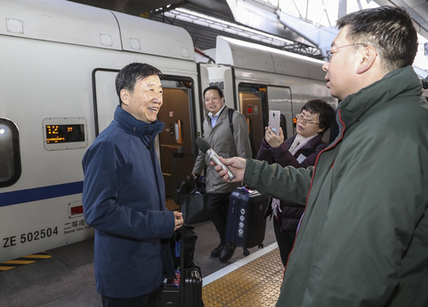 Deputies to 13th NPC arrive in Beijing