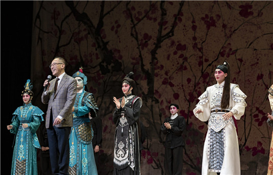 Director Fredric Mao Chun-fai addresses the audience during the curtain call