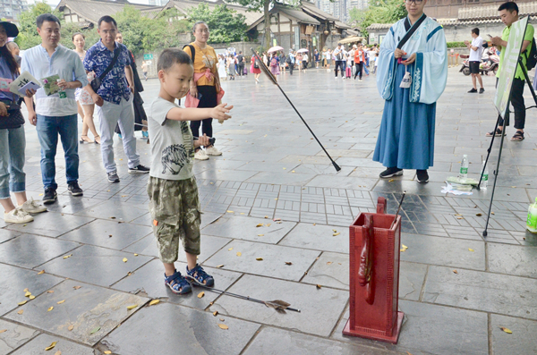 Hanfu Cultural Festival staged in Chengdu Kuanzhai Alley