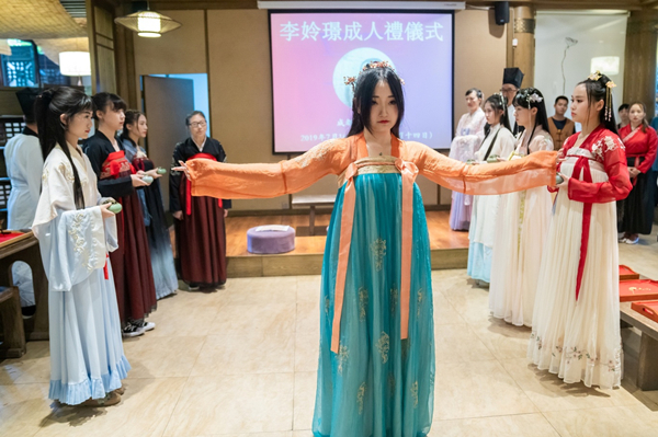 Chinese traditional coming of age ceremony held in Chengdu
