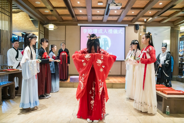 Chinese traditional coming of age ceremony held in Chengdu