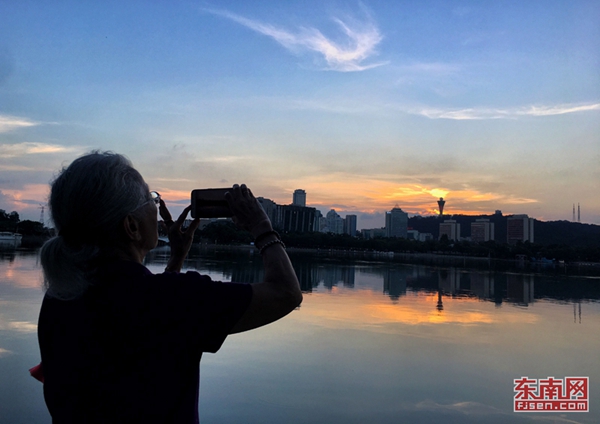 In pics: Splendid sunset at Yundang Lake