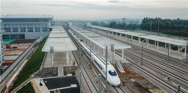 Guangzhou-Zhanjiang Railway starts operation
