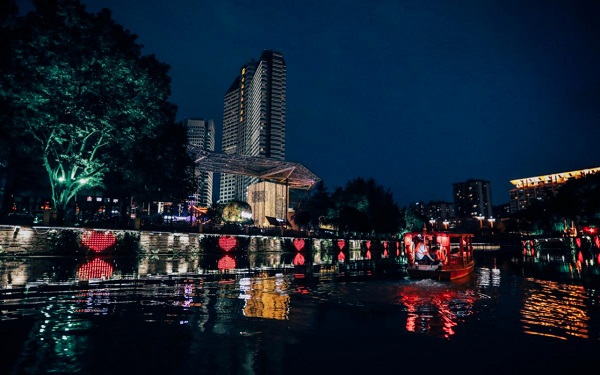 Chengdu aims to create a shopper's paradise