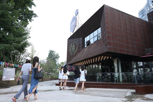 Chengdu aims to create a shopper's paradise