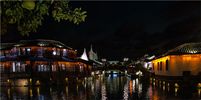 Night view of Wuzhen water town