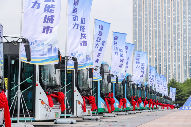 Hydrogen fuel cell buses into operation