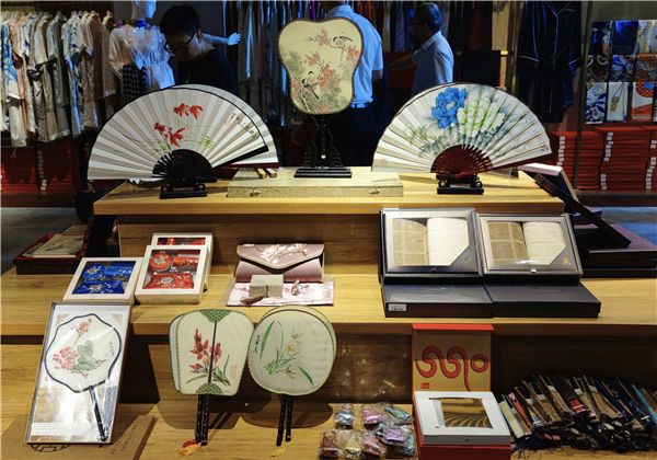 Silk and garment industry in Jialing achieves high-quality development