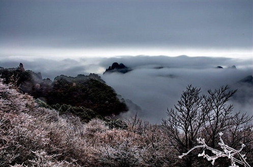 Pristine winter sightseeing at Huangshan Mountain