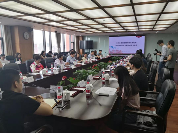 Role models with disabiliteis, their oustanding supporters visit Peking University, Tsinghua University, and Renmin University