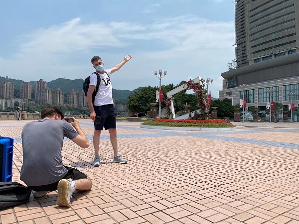 YouTubers explore Chongqing for audience of millions