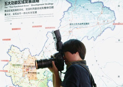 Central media delegation visits Liangjiang