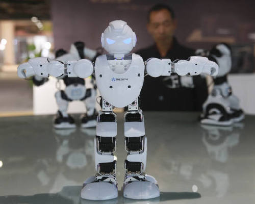 Liangjiang Robot Exhibition Center attracts crowds