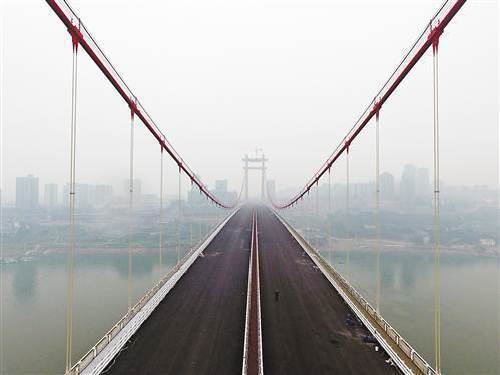 Cuntan Yangtze River Bridge nears completion