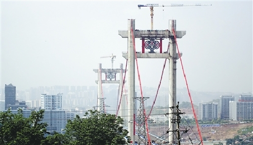 Giant Chinese knots hoisted atop Chongqing bridge