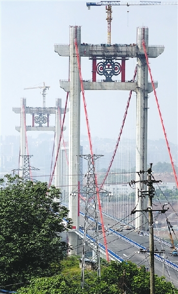 Giant Chinese knots hoisted atop Chongqing bridge