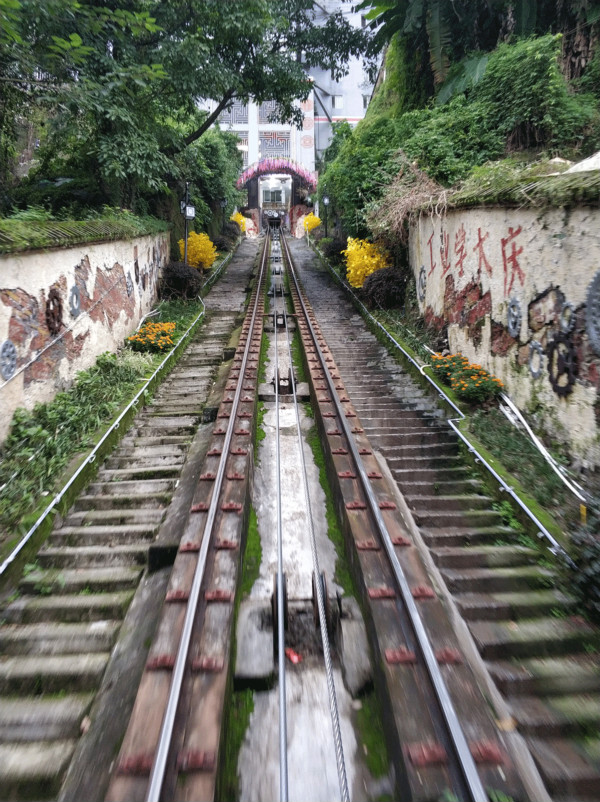 China's longest and steepest cable car back in business