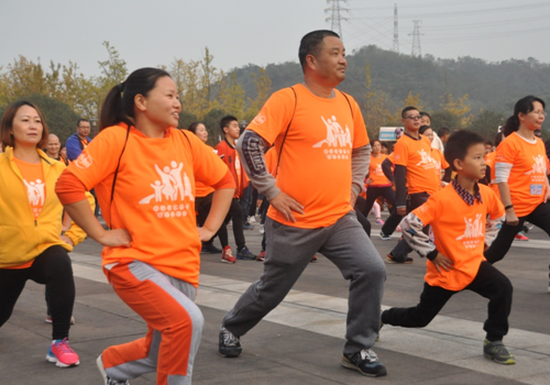 Families run in Chongqing Garden Expo Park