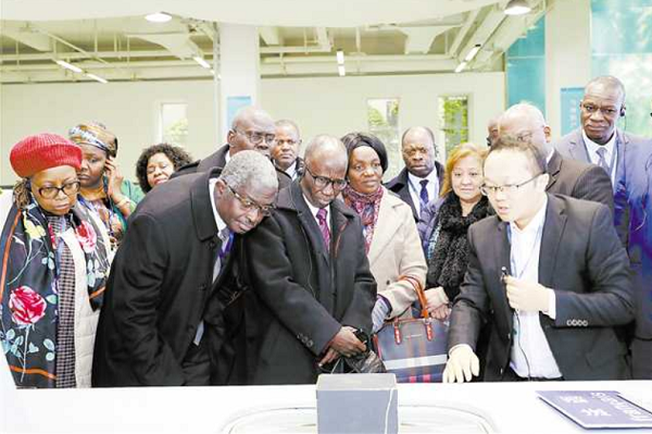 African diplomatic envoys explore Chongqing