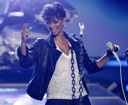 Singer Keri Hilson accepts the best new artist award at the BET Awards '09