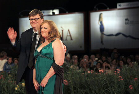 U.S. director Moore and his wife on the red carpet at the 66th Venice Film Festival