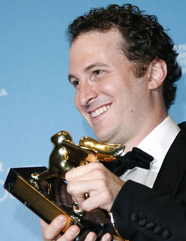 Aronofsky holds Golden Lion prize for best movie 