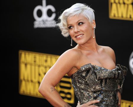 Pink arrives at the 2008 American Music Awards
