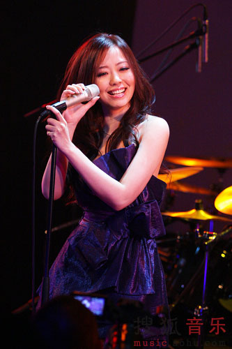 Singing Zhang debuts in Japan