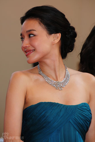 Jury member Shu Qi poseat the 62nd Cannes Film Festival
