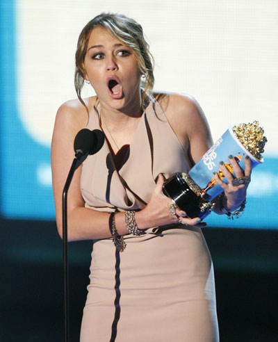 Miley Cyrus surprises Ga. fans with impromptu show