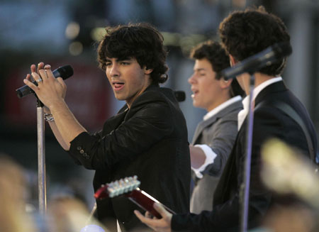 Stars shine at 2009 MuchMusic Video Awards in Toronto