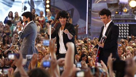 Stars shine at 2009 MuchMusic Video Awards in Toronto