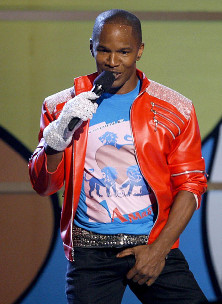 Host Jamie Foxx and Singer Beyonce perform at the BET Awards '09 in L.A.