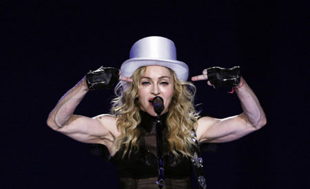 Madonna pays tribute to Michael Jackson at concert