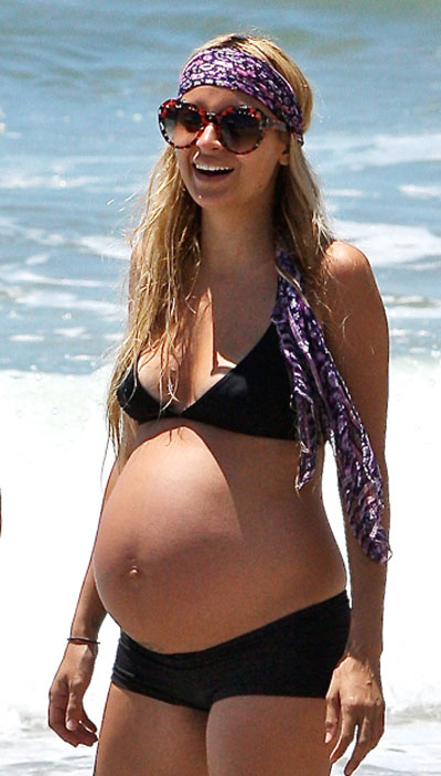 Updated: 2009-07-14 18:36. Pregnant Nicole Richie in a bikini at Malibu 