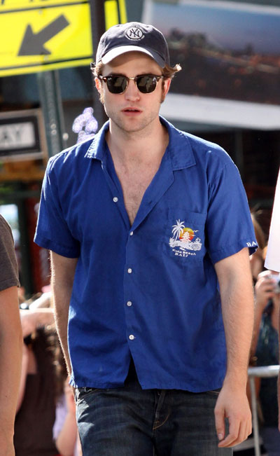 Robert Pattinson on set of 'Remember Me' in NYC