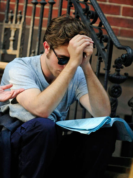 Robert Pattinson on set of 'Remember Me' in NYC