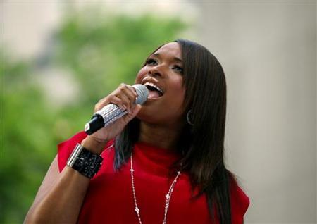 Jennifer Hudson gives birth to boy