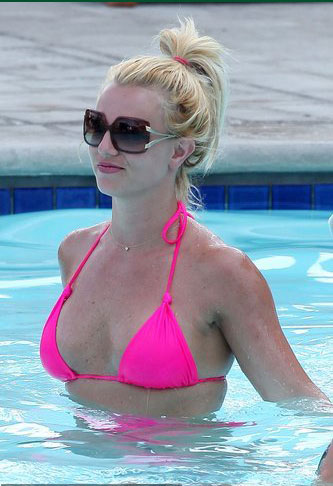 Britney Spears enjoying sunshine at The Ritz Carlton hotel